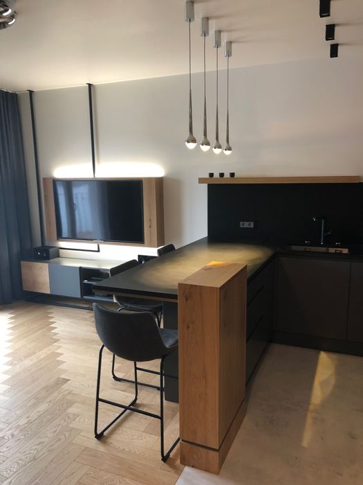 Styl, komfort i klasa — wynajmę apartament z widokiem na Jeziorak