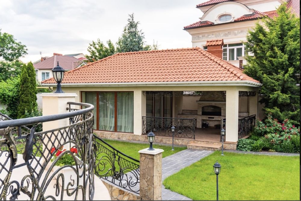 Продам дом в закрытом кооперативе  на 10 фонтана
