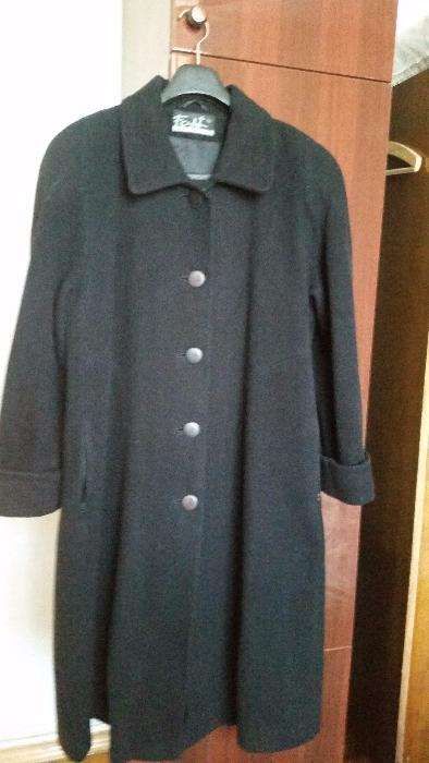 Пальто женское черное демисезонное.