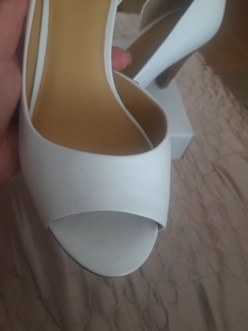 Skórzane biale buty 38