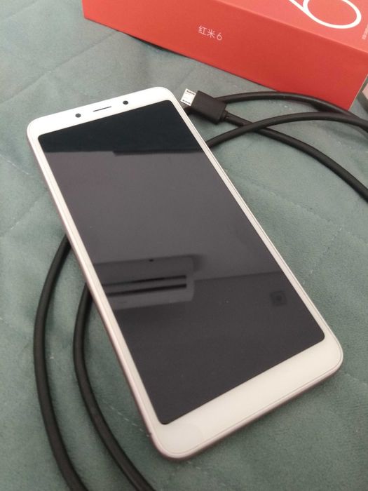 Телефон Xiaomi Redmi 6 память 3/32