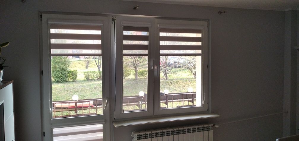 Rolety dzień/noc + zabudowa aluminiowa, na 2 okna i pełny balkon