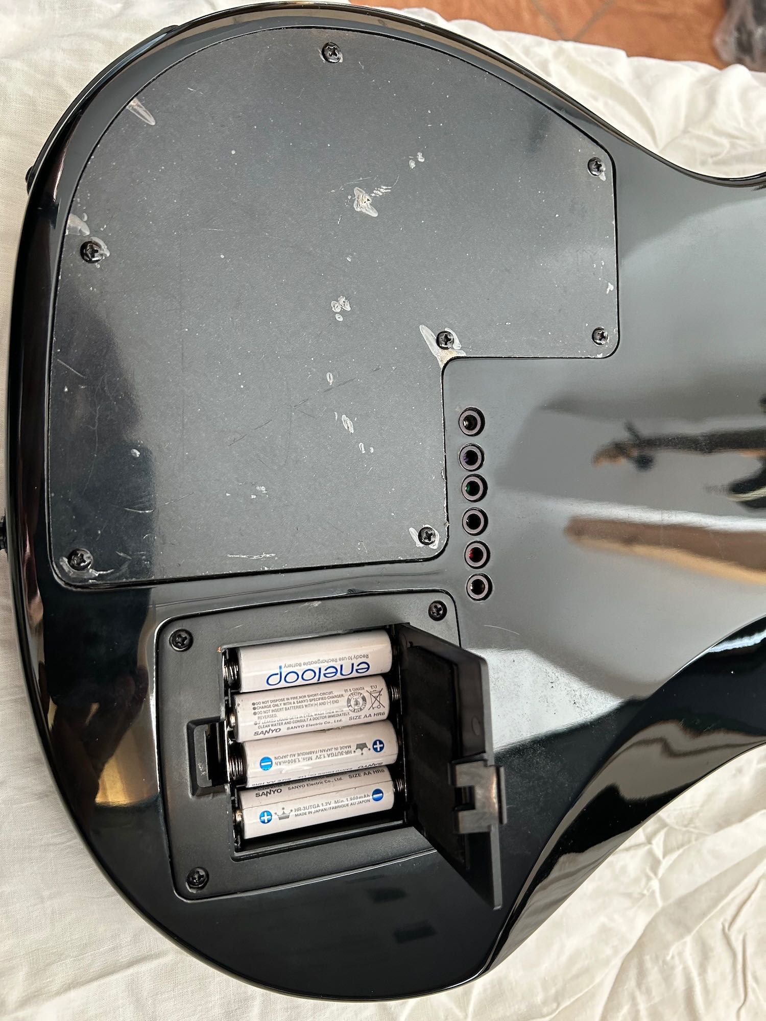 Unikalna gitara Peavey AT-200 z systemem auto strojenia Antares ATG