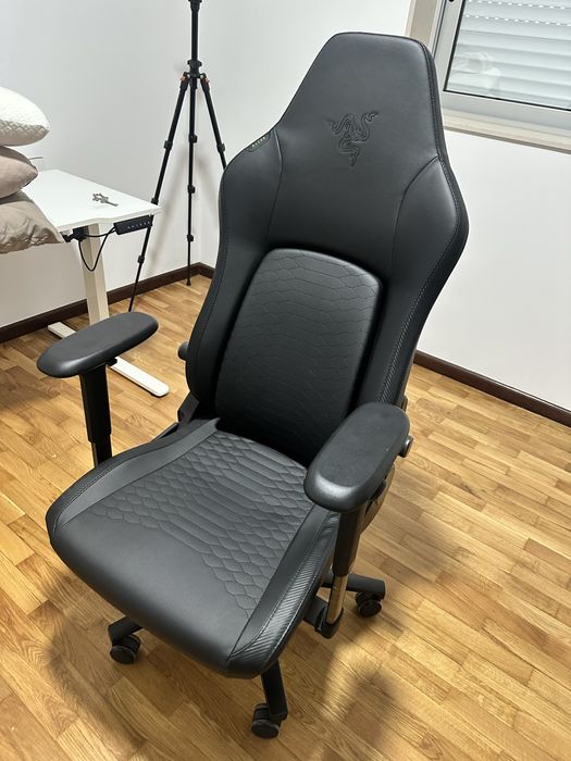 Razer Iskur V2 - Cadeira para Gamers com suporte lombar adaptativo