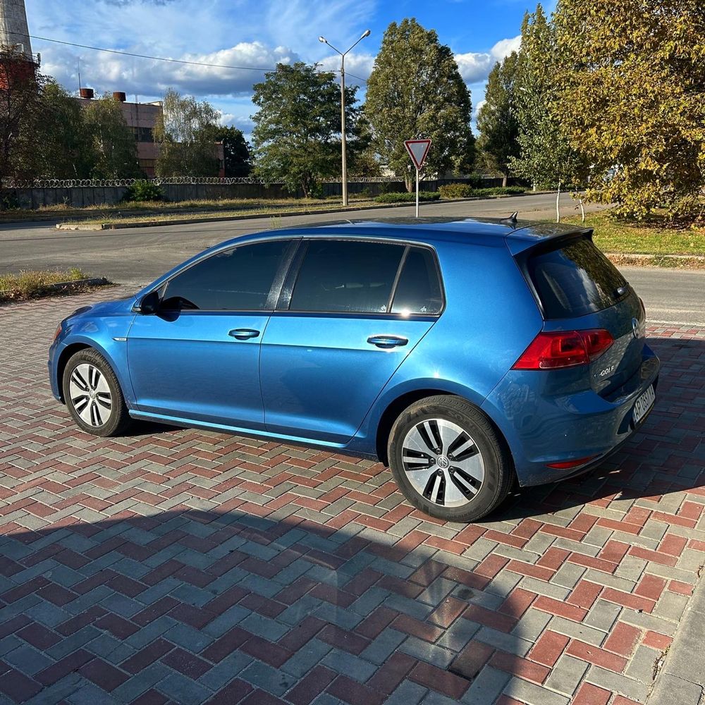 Volkswagen e-golf (без подкрасов, пробег 57 тыс). Гольф электро.