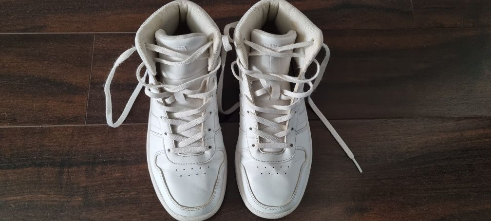 Ботинки adidas белые
