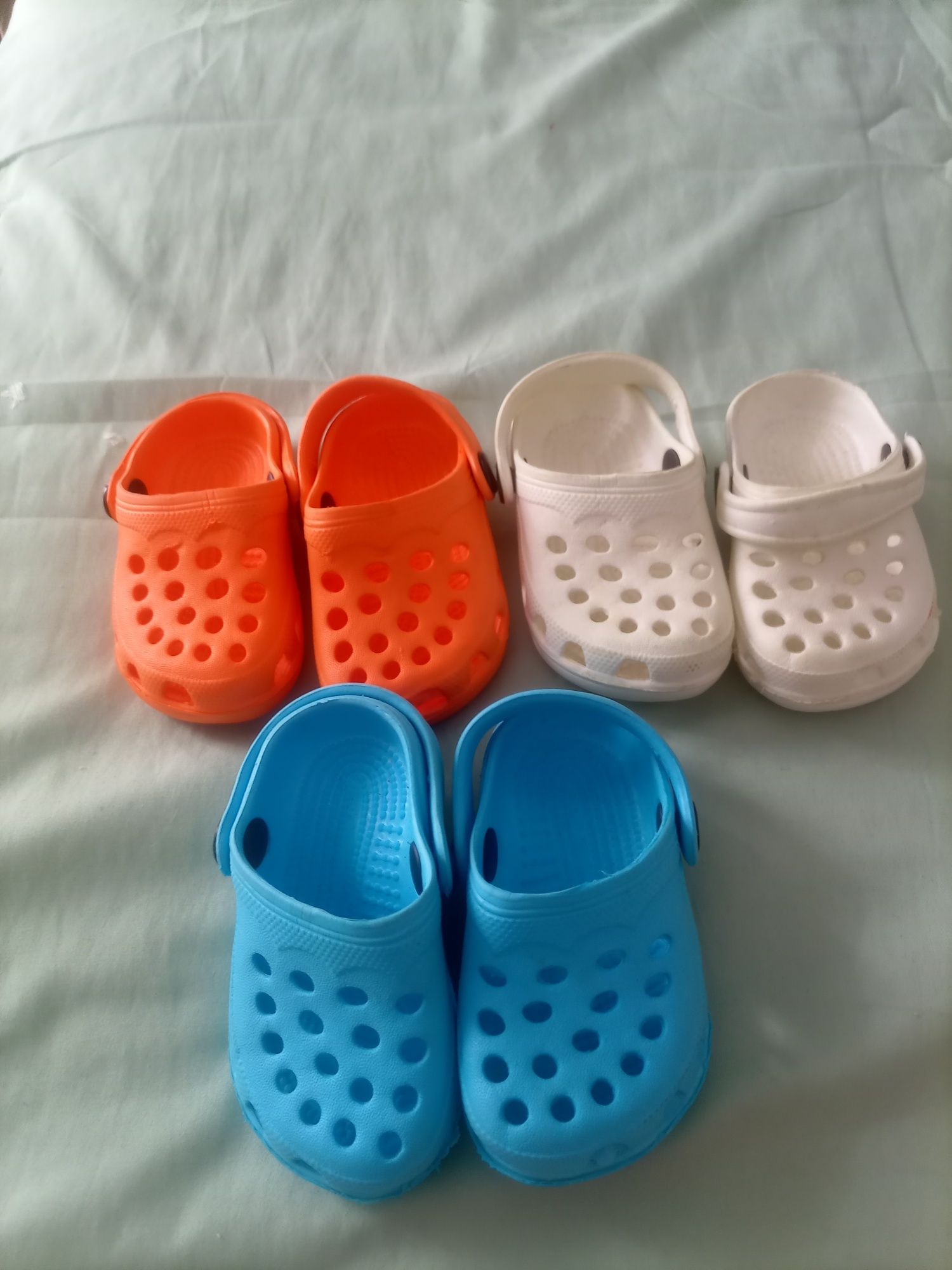 Sandálias tipo crocs menina ou menino tamanho 18