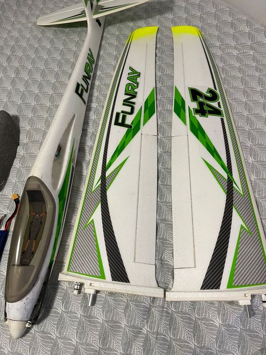 Sprzedam model szybowca-motoszybowca z silnikiem