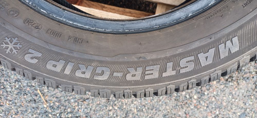 195/60R16 89H SEMPERIT , komplet opon zimowych.