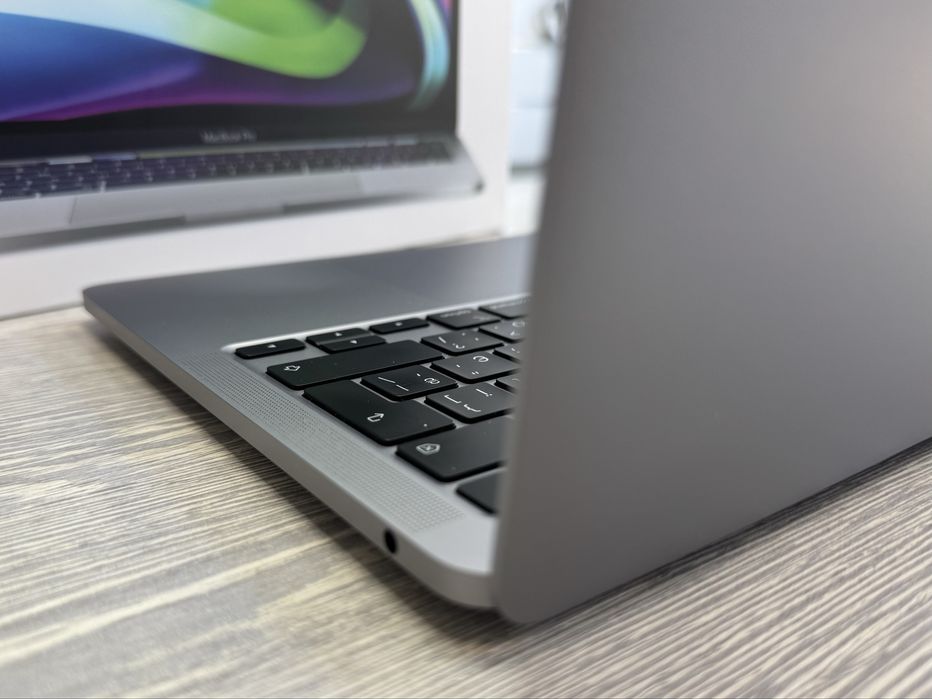 MacBook Pro 13  M2 / RAM 8 / SSD 256 GB / 2022 / Touch Bar