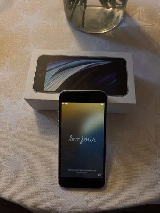 Sprzedam Iphone SE 2020 w bardzo dobym stanie