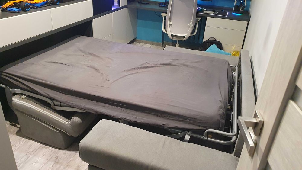 Sofa ze stelażem włoskim jasnoszara