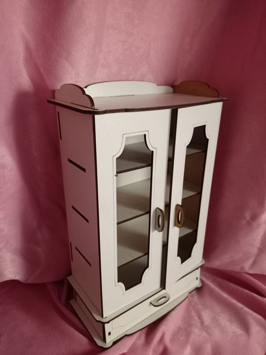 Кукольный деревянный шкаф
