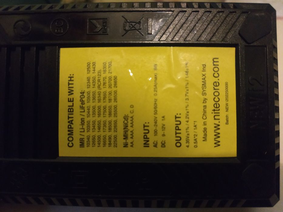 Nitecore NEW i2 Зарядний Пристрій для Акумуляторів