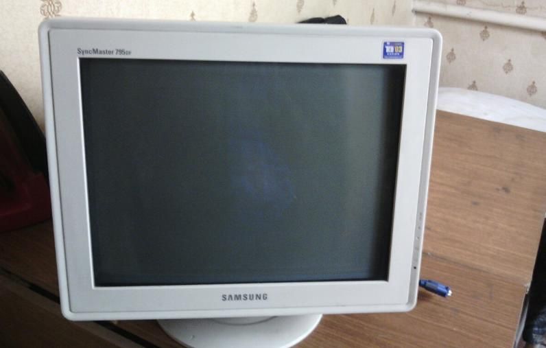 Монитор Samsung SyncMaster 795DF