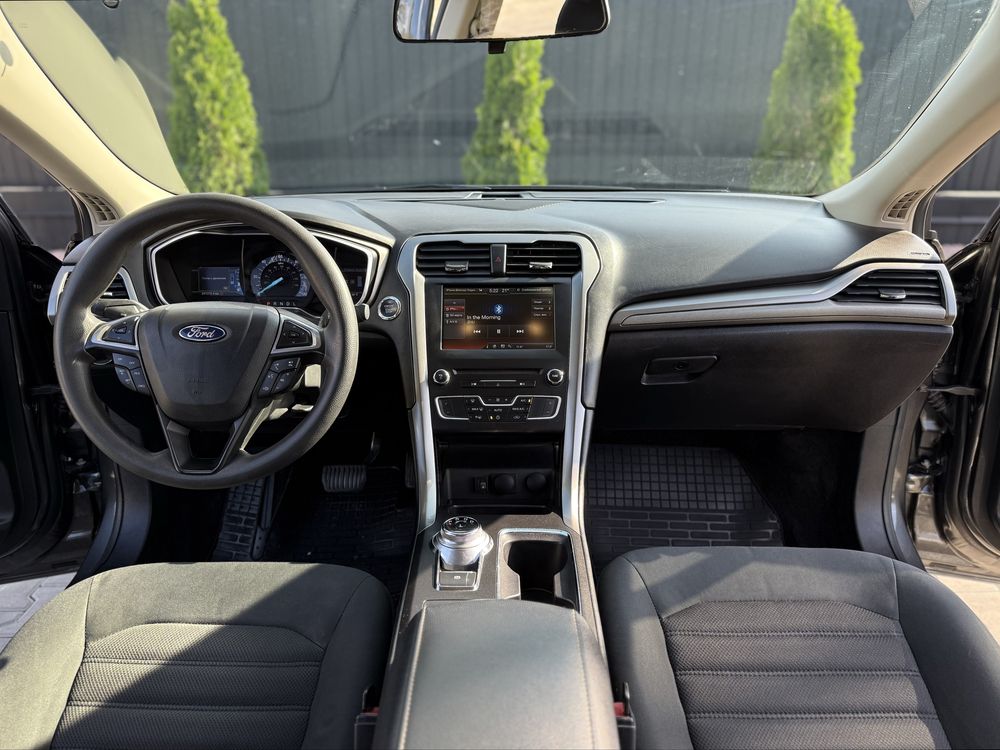Ford Fusion Hybrid в идеальном состоянии