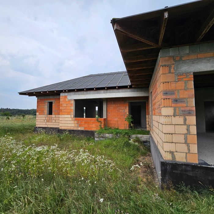 Dom blisko Leszna - 4 sypialnie, salon z aneksem. Działka 2000m²