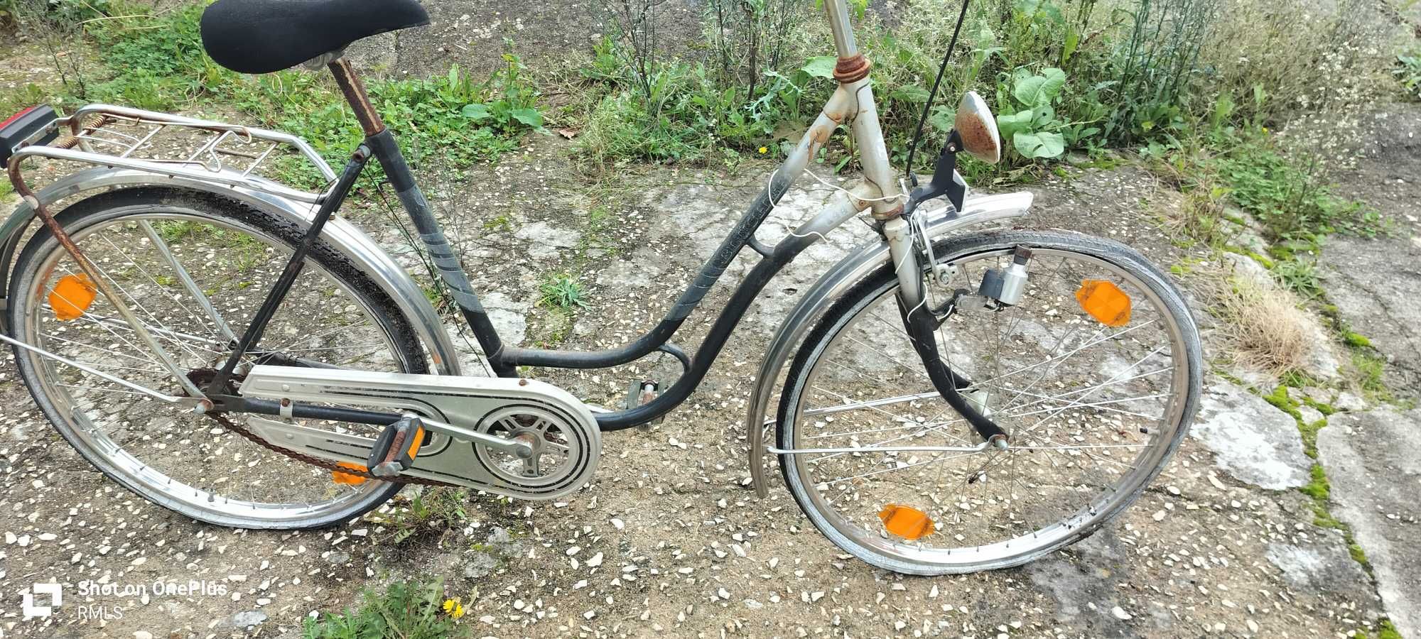 bicicleta clássica de senhora e de marca conceituada