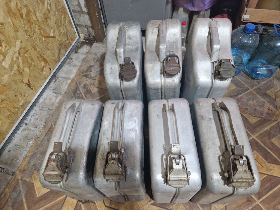 Продам канистру алюминиевую 20 литров