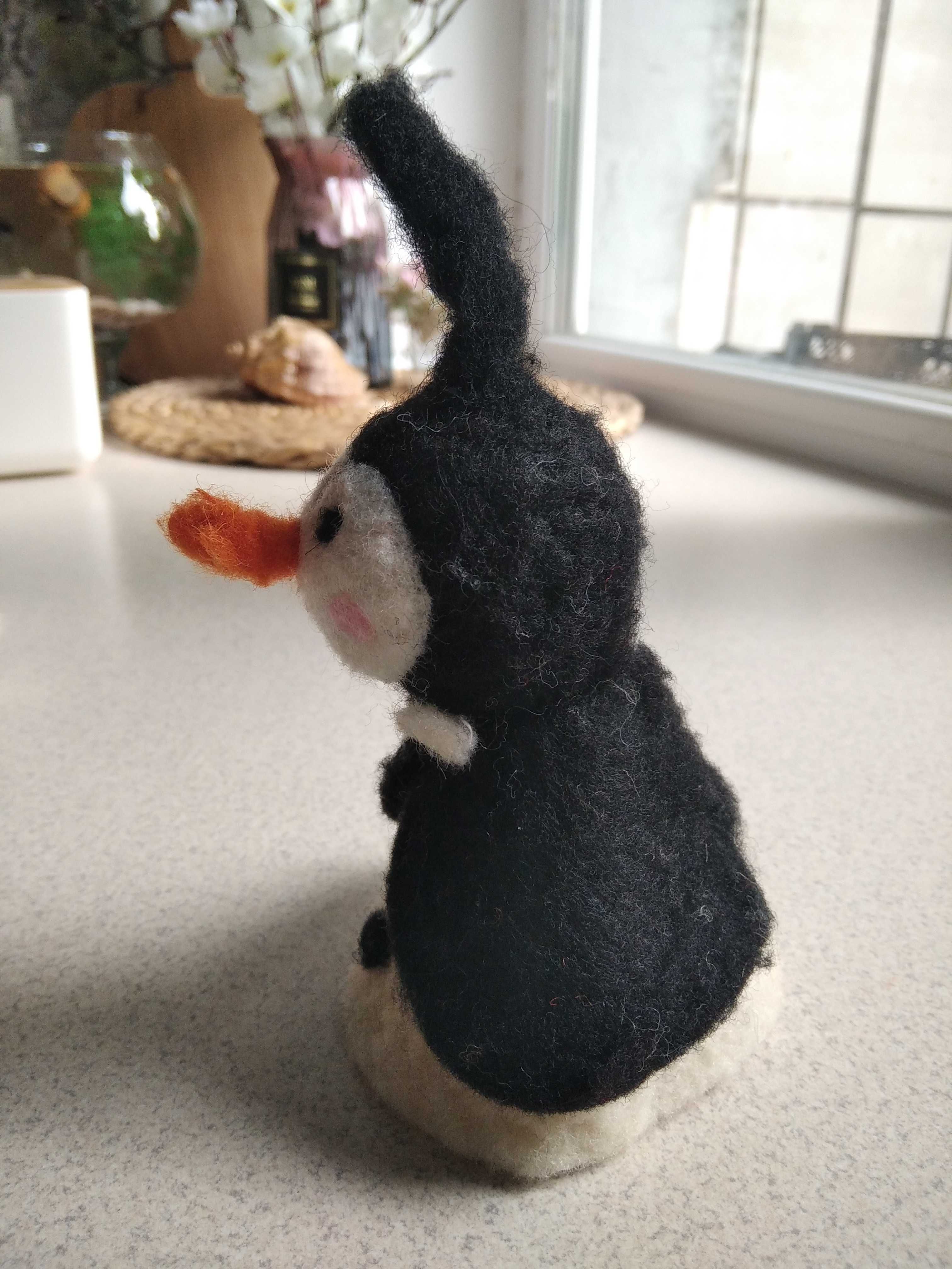 Іграшка з вовни пінгвін. Войлачная игрушка