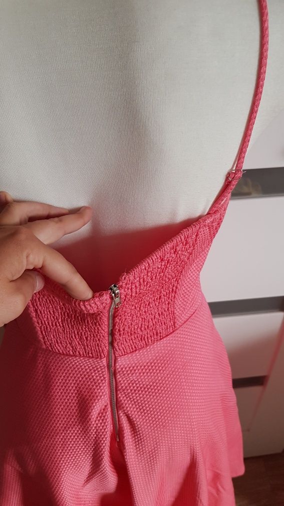 Louche luxe sukienka za kolana na ramiączkach rozkloszowana Pink r 38