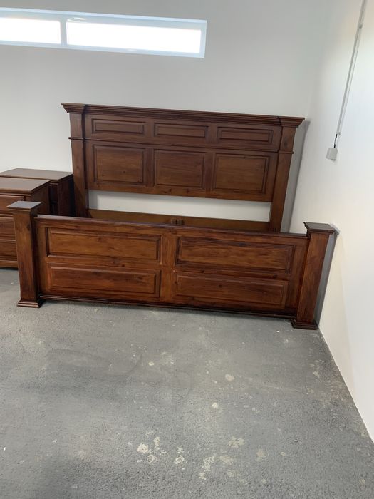 Cama De Casal Em Madeira