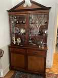 Vendo móvel vitrine com muita arrumação