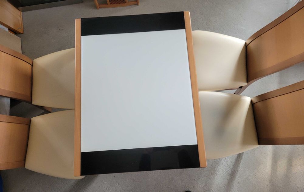 Stół drewniany i krzesła