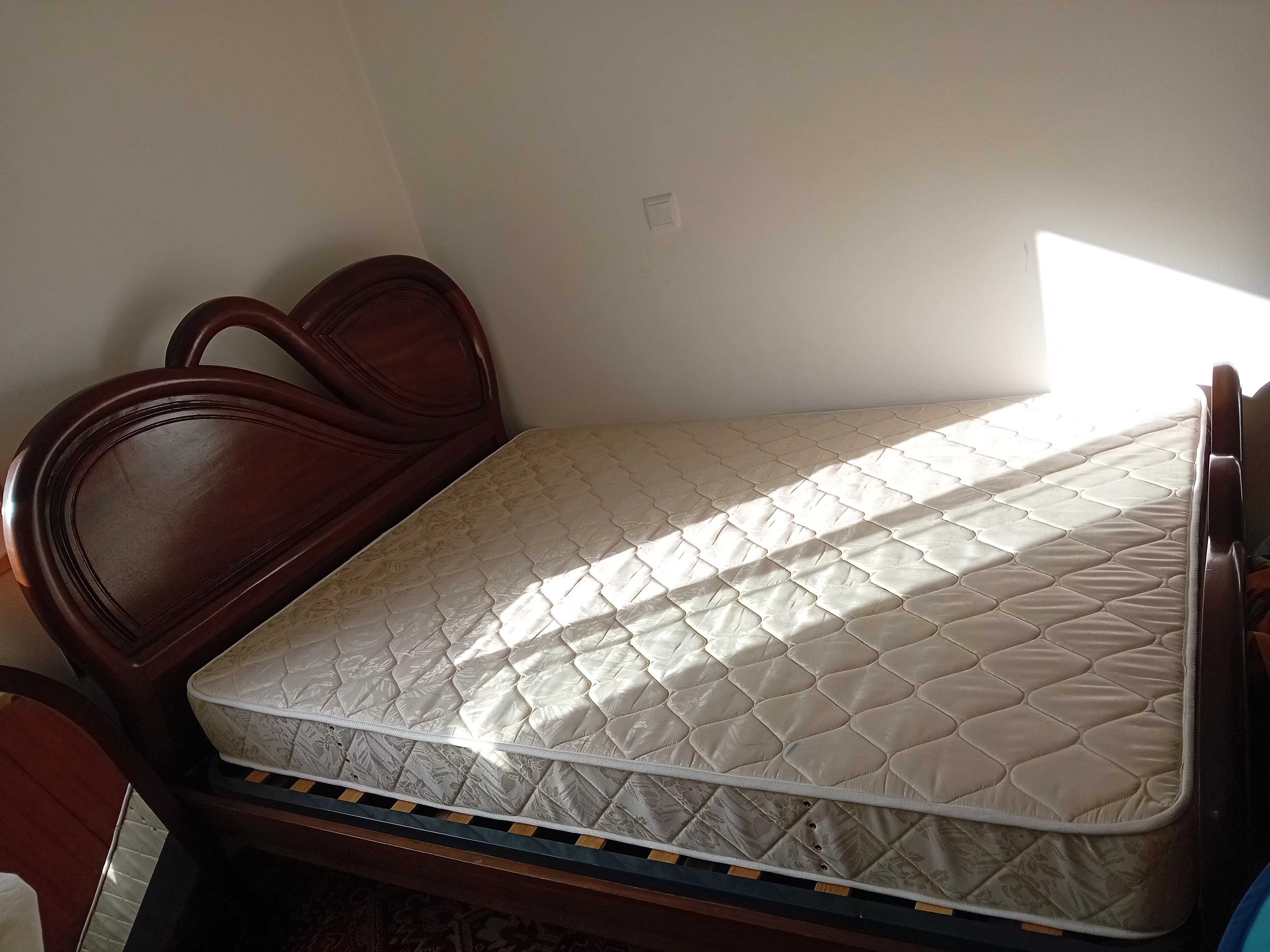 Cama com colchão