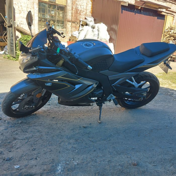 Продам мотоцикл Shineray Z1 250