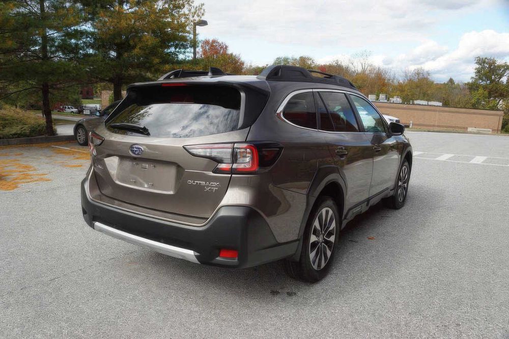 Subaru Outback      2023