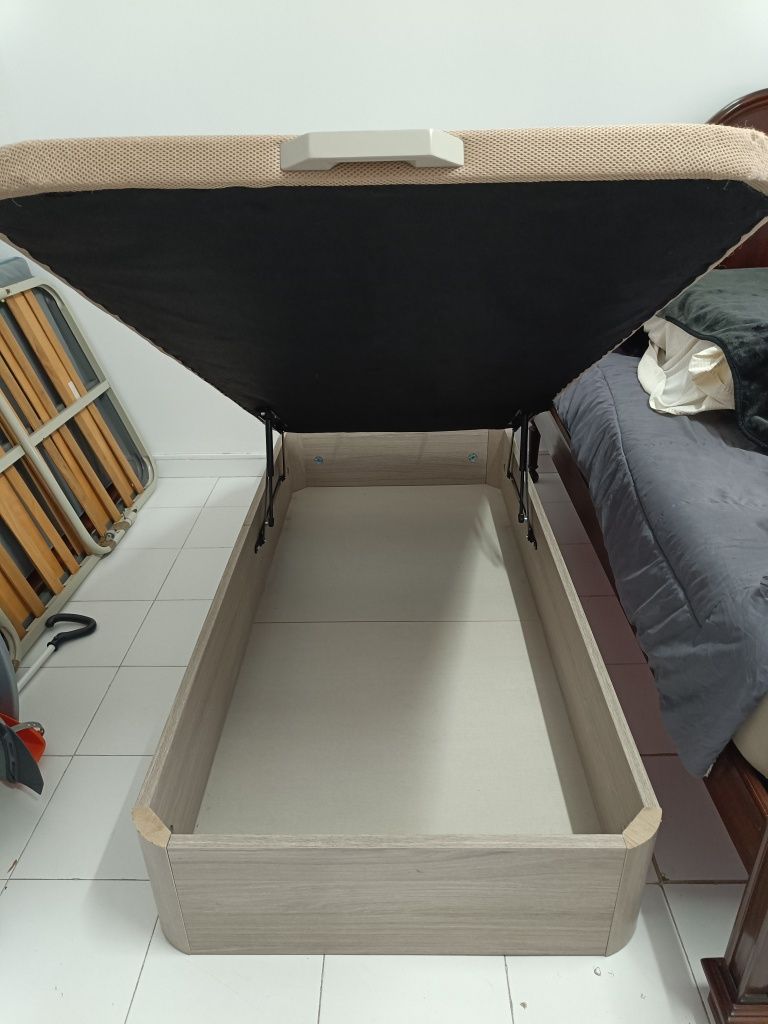 Cama com arrumação