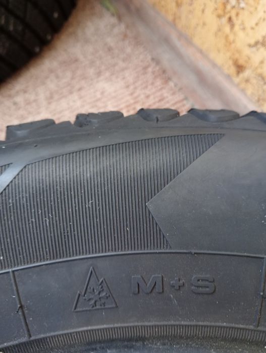 Зимові шини 215/65 R16 98T Good Year ULTRAGRIP ICE ARCTIC