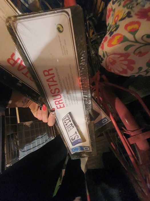 Podkładki plastik pod tablice do auta