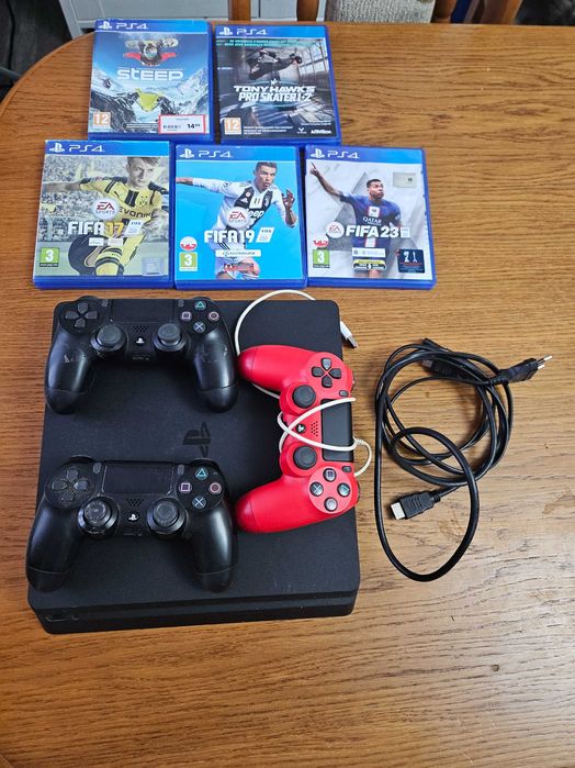 Konsola ps4 slim