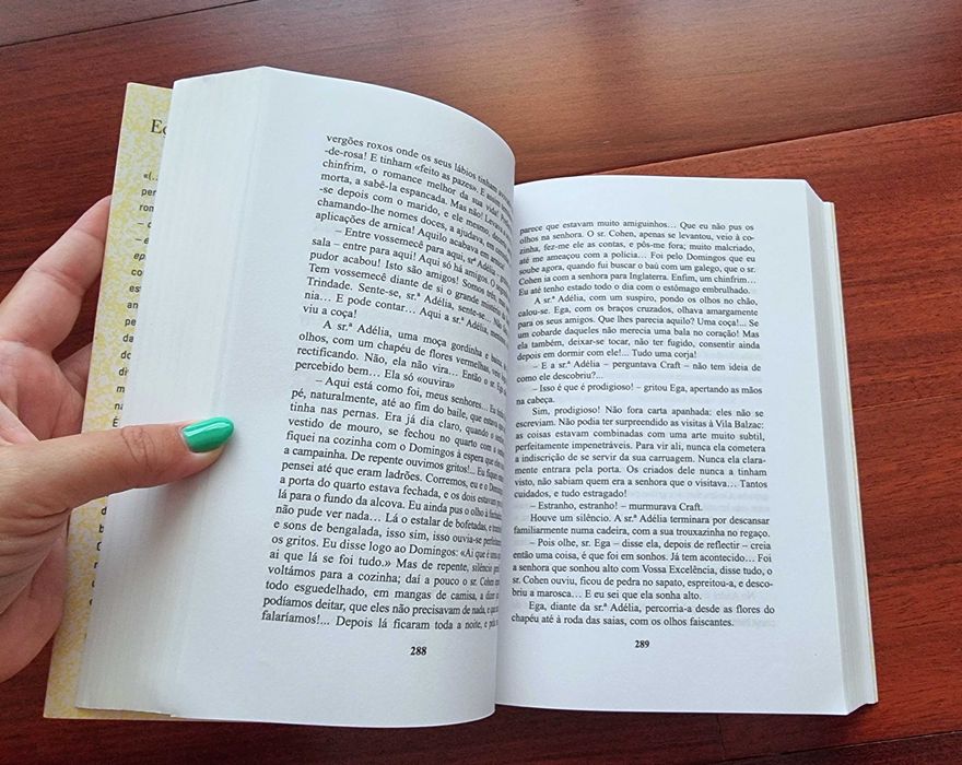 Livro "Os Maias" de Eça de Queiroz
