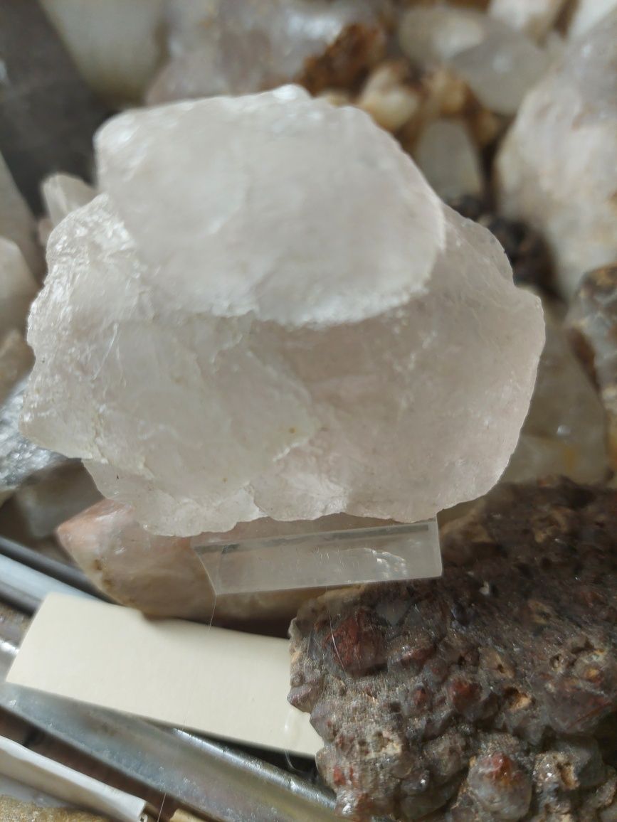 Calcite sobre base