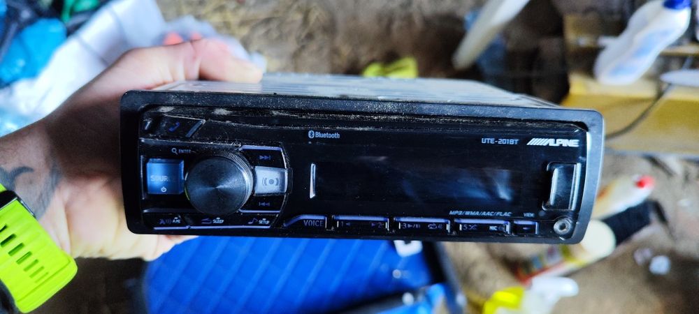 Radio samochodowe Alpine ute-201bt
