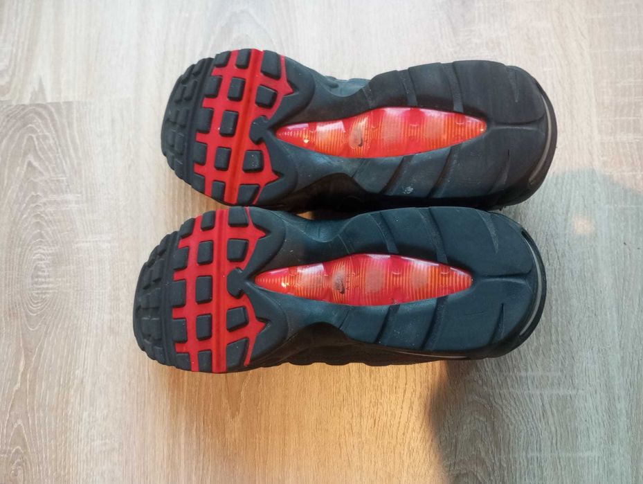 Nike Air Max 95 EUR 44 Pretas/vermelhas