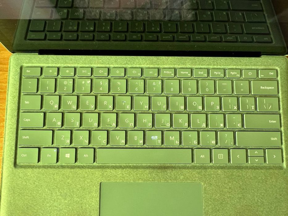 Microsoft Surface Laptop, 2  модель 1769 2К i5 intel ssd. 128 gb 8gb