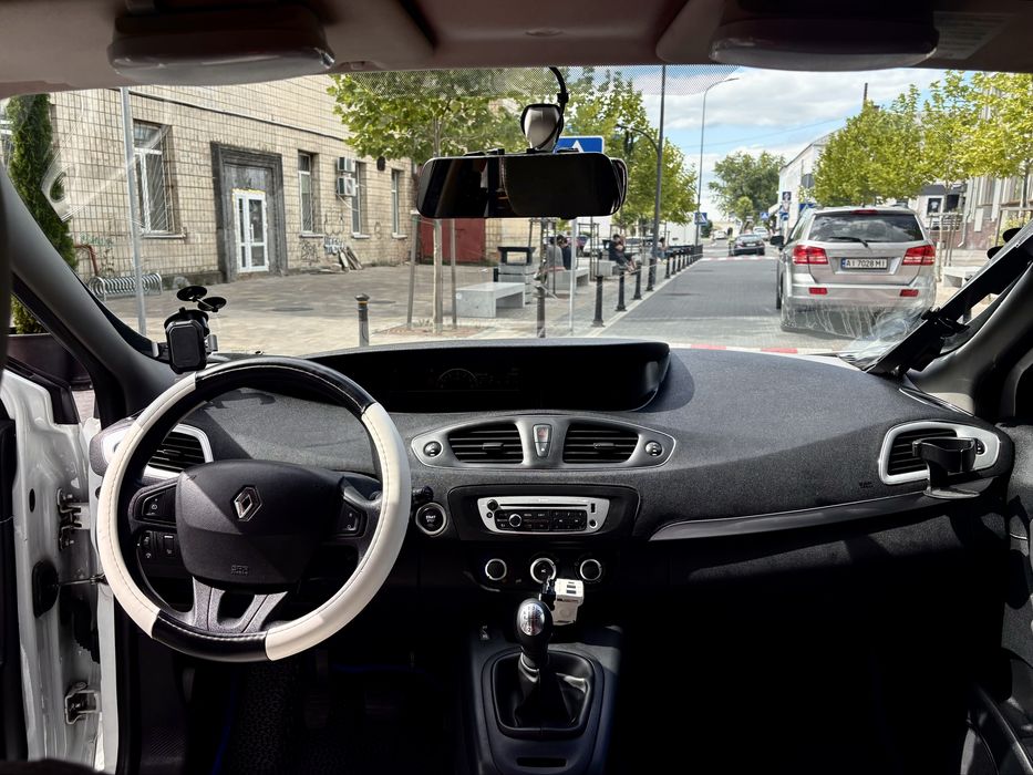 Renault Grand Scenic 2014  дизель 1.5 dCi  290 000 км 10 000 $