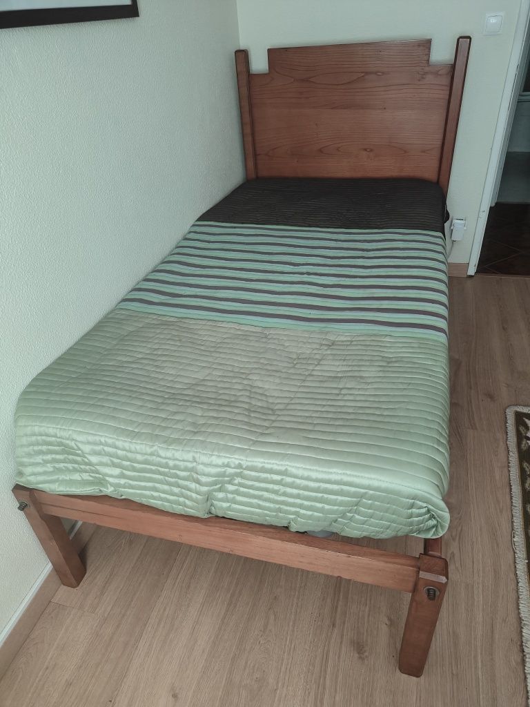 Cama individual com colchão