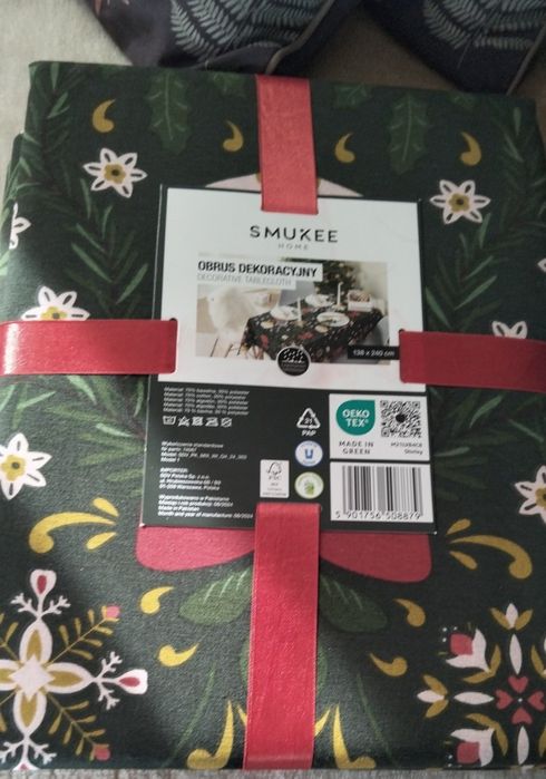 Obrus smukee nowy 138x240 cm świąteczny