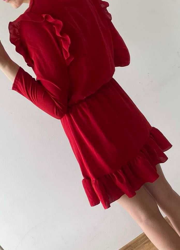 Czerwona sukienka zwiewna rozkloszowana s m