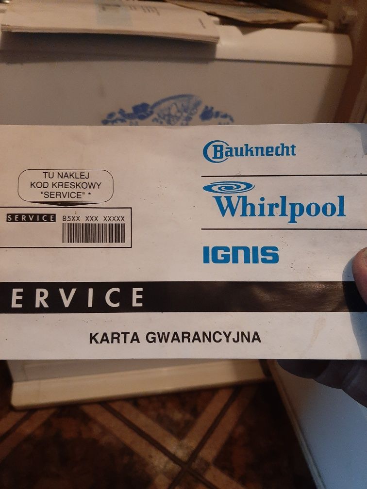 Zamrażarką  Whirlool  AFG 304/G   z szufladami  i  klapami