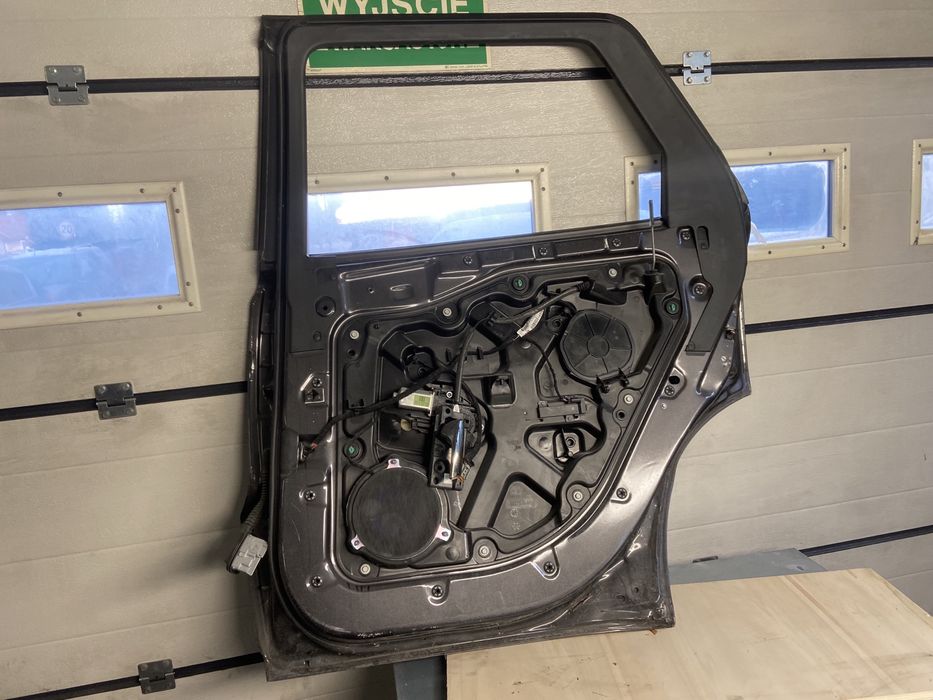 Dodge durango czesci drzwi prawy tyl