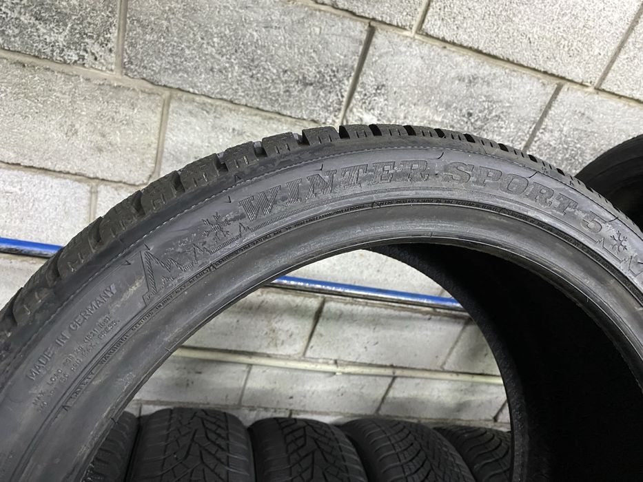 Зимові шини 235/40 R18 (95V) DUNLOP