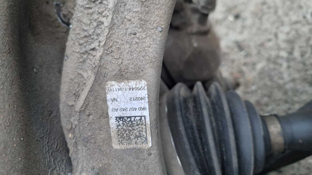 Zwrotnica prawy przód  Audi a4 b8 a5