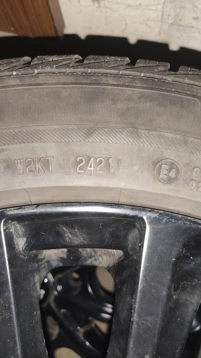 KOŁA 4 szt.  Felgi czarne + Opony 225/50 R17 98V  rok 2421
