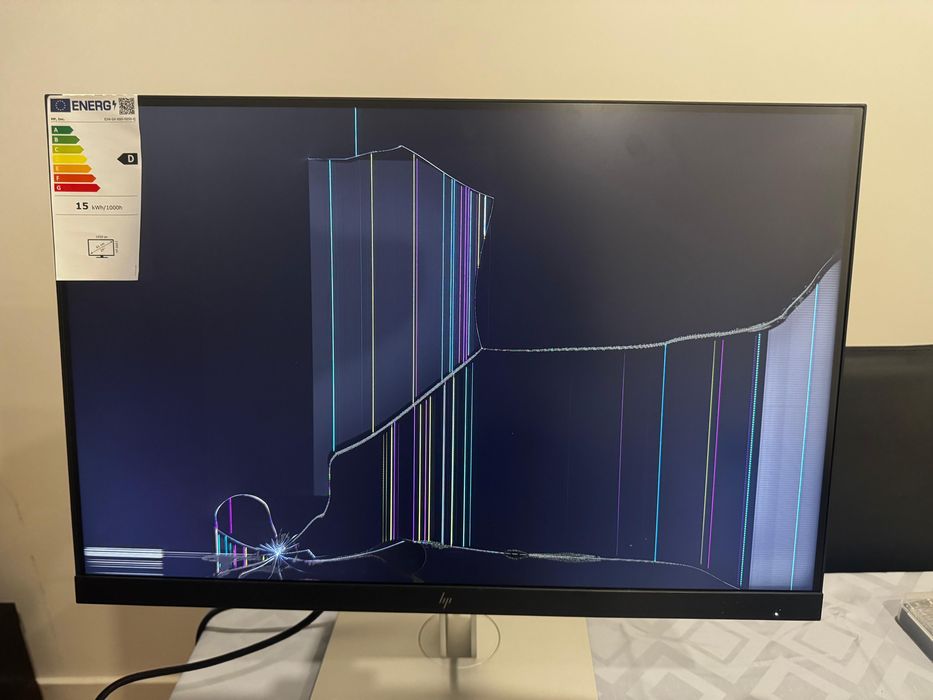 Monitor HP e24i g4 com ecrã partido